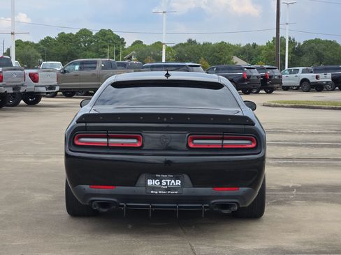 Used 2016 Dodge Challenger SRT Hellcat RWD image 5