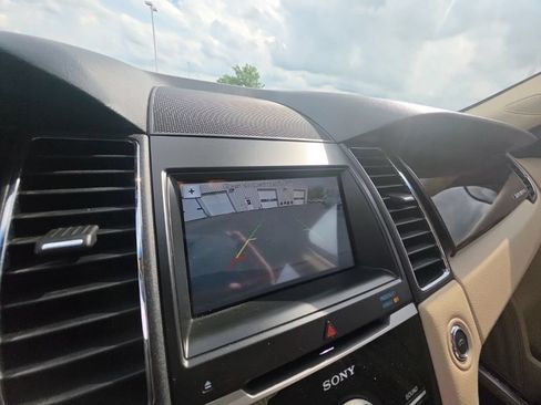 Used 2018 Ford Taurus Limited FWD image 20