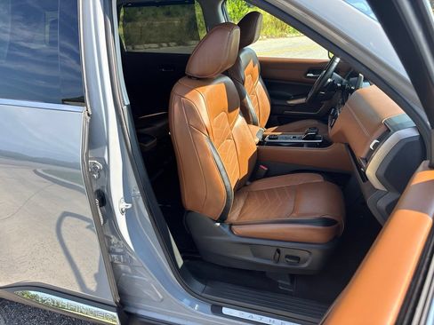 Used 2022 Nissan Pathfinder Platinum w/ Cargo Package AWD/4WD image 51