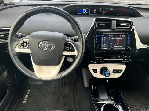 Used 2017 Toyota Prius Three FWD image 17