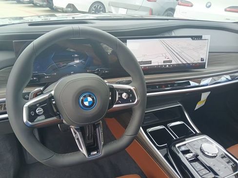 New 2025 BMW i7 xDrive60 AWD/4WD image 21