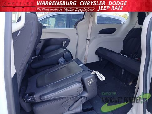 Used 2023 Chrysler Voyager LX FWD image 14