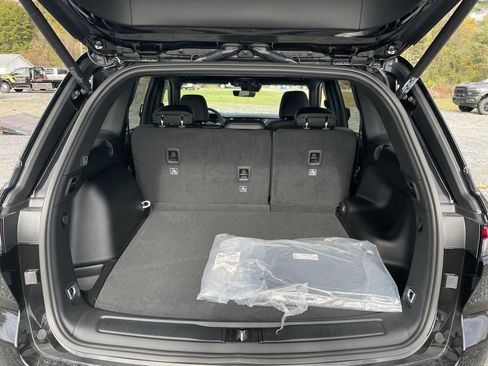 New 2025 Jeep Grand Cherokee Altitude image 23