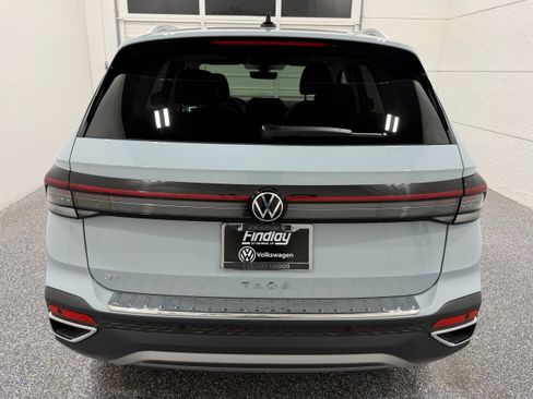 Used 2026 Volkswagen Taos SE w/ Panoramic Sunroof Package FWD image 5