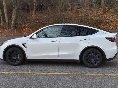Used 2021 Tesla Model Y Long Range image 4