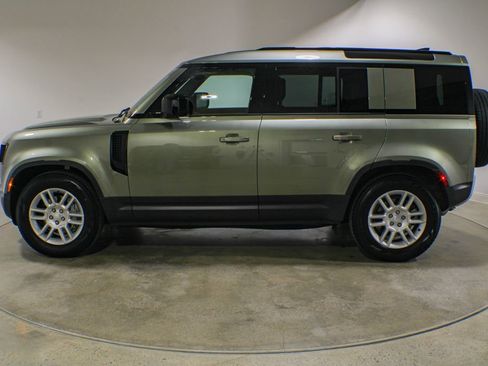 Used 2025 Land Rover Defender 110 S AWD/4WD image 2