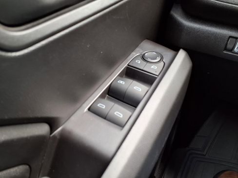 Used 2024 Chevrolet Colorado Trail Boss AWD/4WD image 20