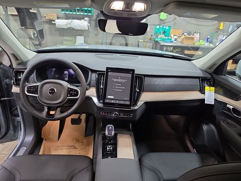 New 2026 Volvo XC90 T8 Plus w/ Protection Package Premier AWD/4WD image 13