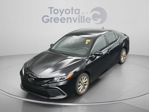 Used 2022 Toyota Camry LE image 1