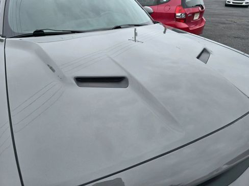Used 2018 Dodge Challenger SXT RWD image 9