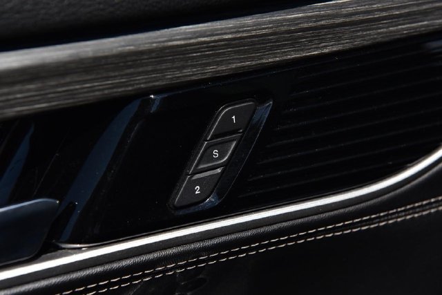 Used 2023 Jeep Wagoneer L Series II AWD/4WD image 10
