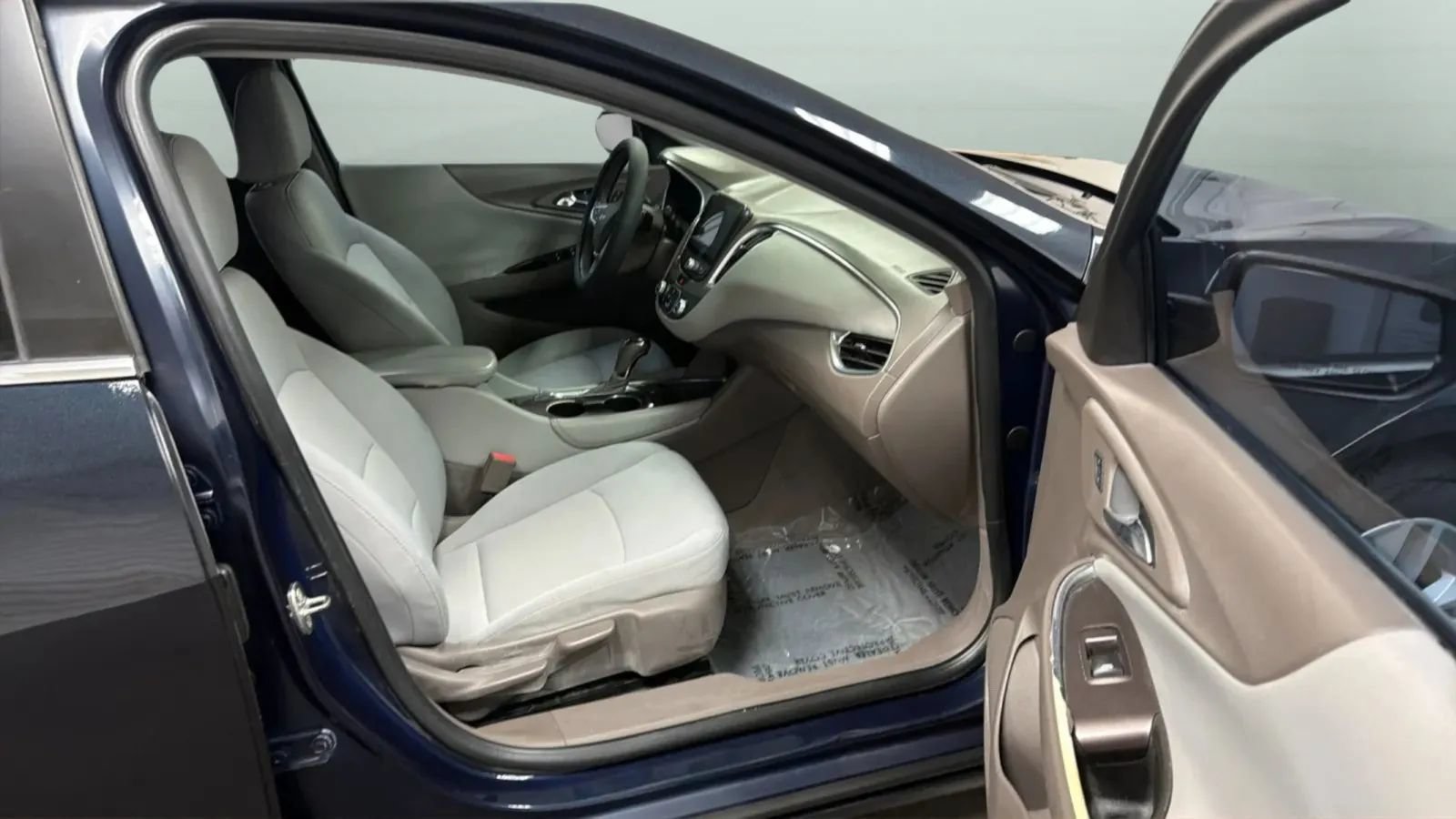 Used 2018 Chevrolet Malibu LT FWD image 22