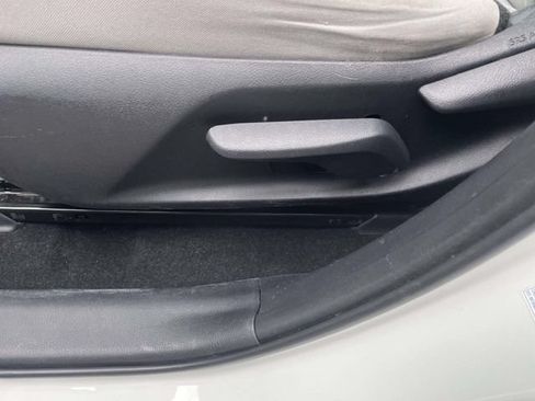 Used 2019 Toyota RAV4 XLE AWD/4WD image 17