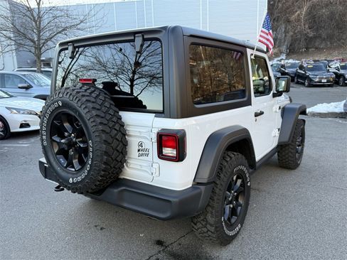 Used 2022 Jeep Wrangler Willys image 6