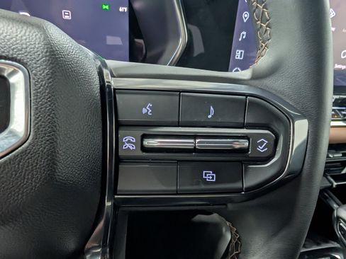 Used 2024 GMC Canyon AT4 w/ Technology Package image 24