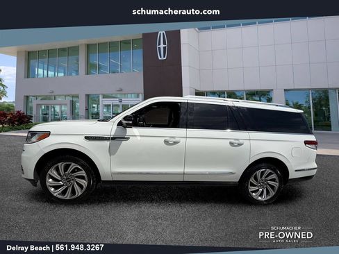 Used 2022 Lincoln Navigator L Reserve RWD image 4