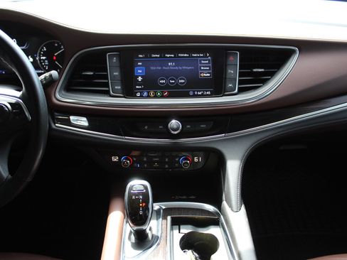 Certified 2021 Buick Enclave Avenir w/ Avenir Technology Package AWD/4WD image 24