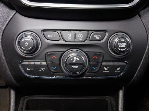Used 2021 Jeep Cherokee Limited AWD/4WD image 11