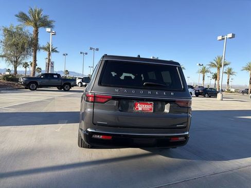 Used 2023 Jeep Wagoneer Series III w/ Preferred Equipment Group AWD/4WD image 6