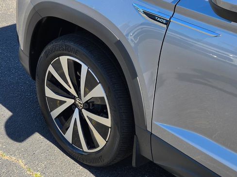 Certified 2023 Volkswagen Taos SE w/ Panoramic Sunroof Package AWD/4WD image 17