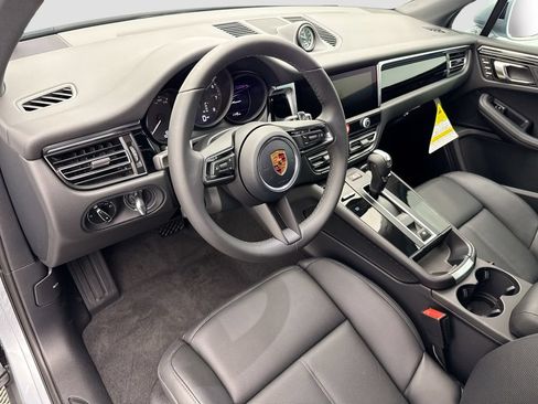 Used 2026 Porsche Macan AWD/4WD image 4