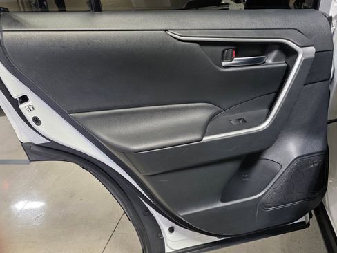 Used 2019 Toyota RAV4 XLE FWD image 13
