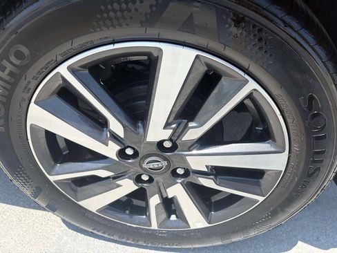 Used 2025 Nissan Versa SV FWD image 11