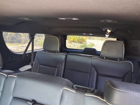 Used 2021 GMC Yukon XL SLT AWD/4WD image 17