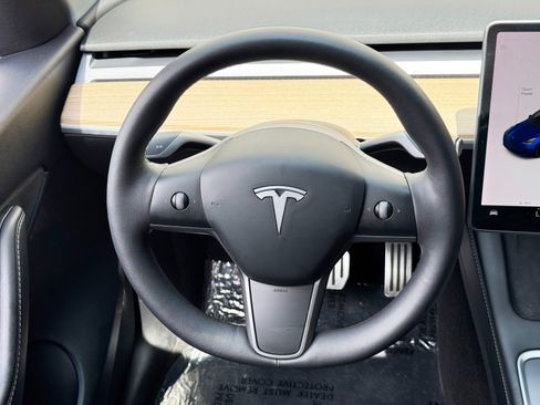 Used 2021 Tesla Model Y Long Range AWD/4WD image 17