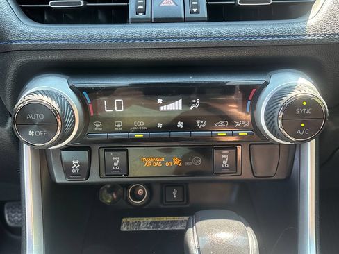 Used 2021 Toyota RAV4 XSE AWD/4WD image 17