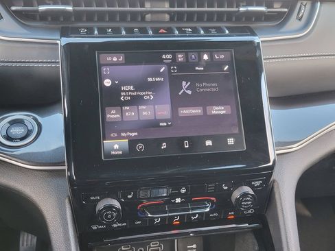 Used 2022 Jeep Grand Cherokee Altitude RWD image 9