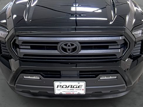 Used 2025 Toyota Tacoma SR5 AWD/4WD image 16