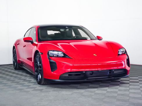 Used 2022 Porsche Taycan GTS image 8