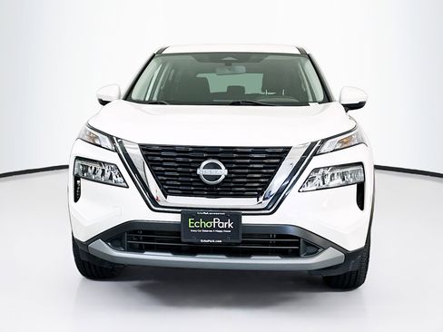 Used 2023 Nissan Rogue SV image 2