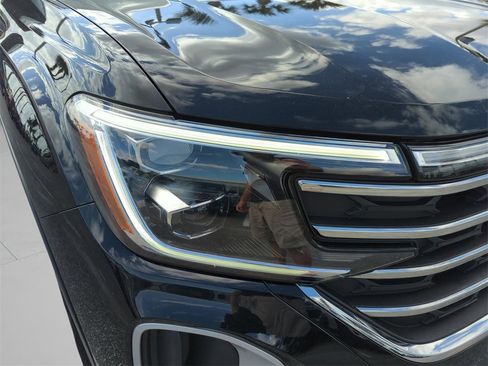 Used 2025 Volkswagen Atlas SE image 49