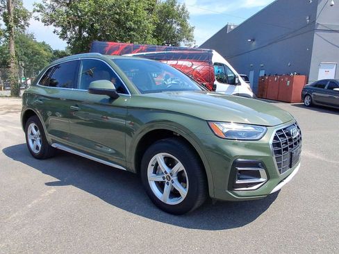 Used 2023 Audi Q5 2.0T Premium w/ Convenience Package AWD/4WD image 2