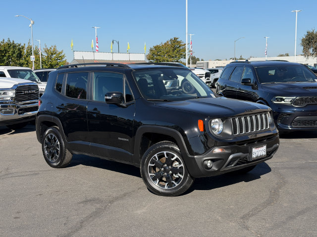Used 2023 Jeep Renegade Latitude AWD/4WD image 2