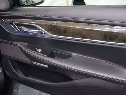 Used 2017 BMW 750i image 12