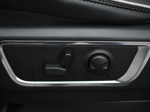 New 2026 RAM 1500 Laramie AWD/4WD image 16