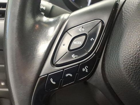 Used 2019 Toyota C-HR XLE image 10