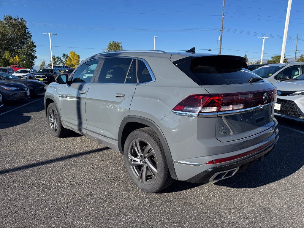 Used 2024 Volkswagen Atlas Cross Sport SEL R-Line AWD/4WD image 3