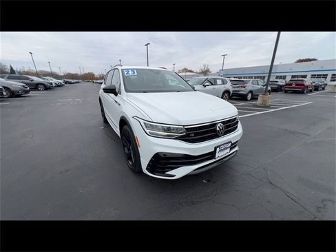 Used 2023 Volkswagen Tiguan SE R-Line image 2