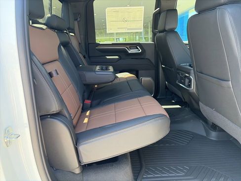 New 2026 Chevrolet Silverado 3500 High Country w/ High Country Premium Package AWD/4WD image 18