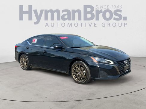 Certified 2025 Nissan Altima 2.5 SR w/ SR Premium Package FWD image 1