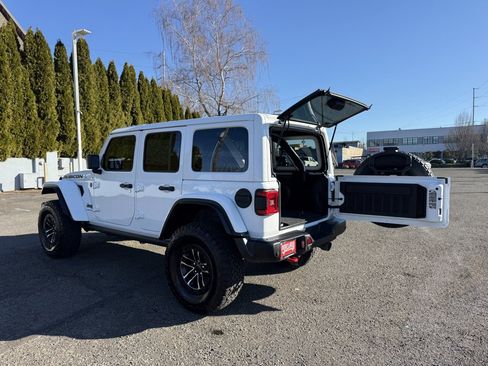 Used 2024 Jeep Wrangler Unlimited Rubicon image 8