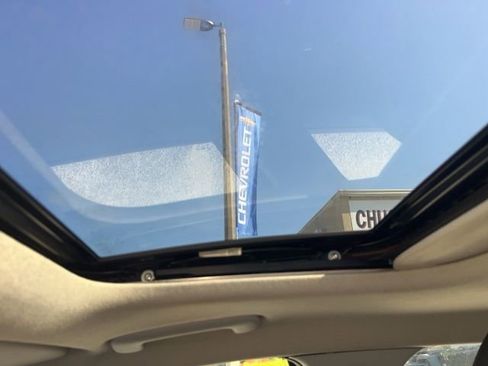 Used 2022 Hyundai Elantra Limited image 12