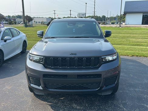 Used 2023 Jeep Grand Cherokee L Laredo AWD/4WD image 2