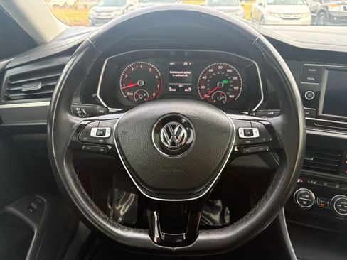 Used 2019 Volkswagen Jetta SE w/ Cold Weather Package image 14