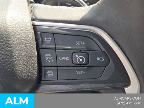 Used 2023 Jeep Grand Cherokee Limited AWD/4WD image 24