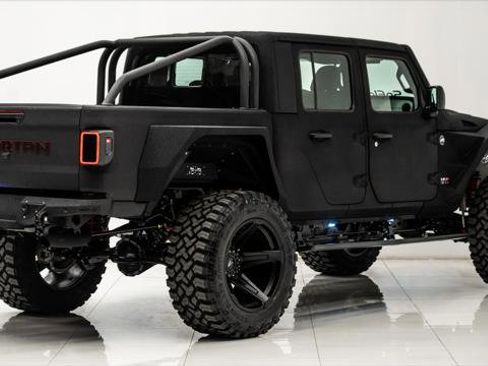 Used 2025 Jeep Gladiator Sport image 8